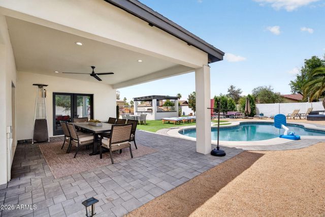 7222 W JOHN CABOT Road, Glendale, AZ 85308