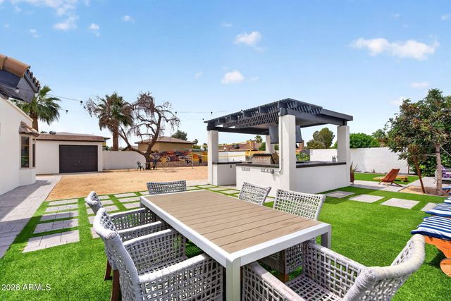 7222 W JOHN CABOT Road, Glendale, AZ 85308
