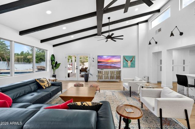 7222 W JOHN CABOT Road, Glendale, AZ 85308