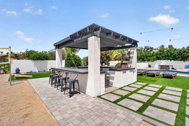 7222 W JOHN CABOT Road, Glendale, AZ 85308