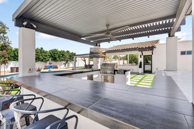 7222 W JOHN CABOT Road, Glendale, AZ 85308