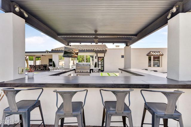 7222 W JOHN CABOT Road, Glendale, AZ 85308