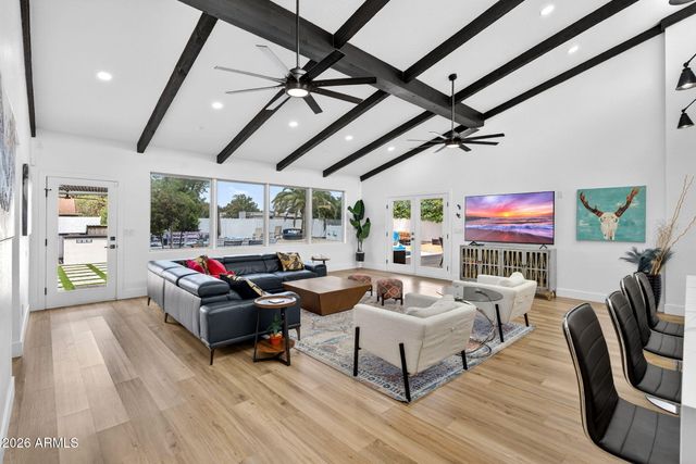 7222 W JOHN CABOT Road, Glendale, AZ 85308