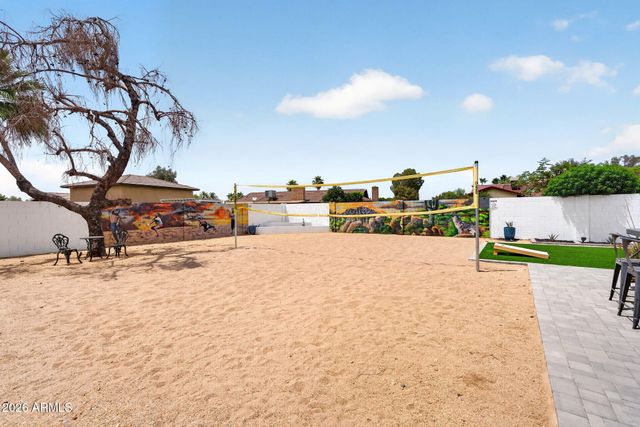 7222 W JOHN CABOT Road, Glendale, AZ 85308