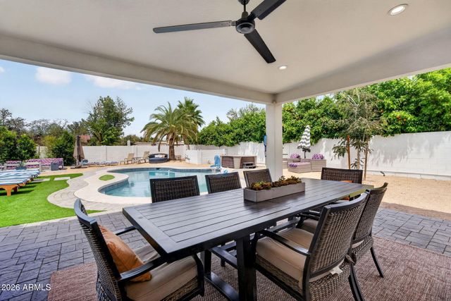 7222 W JOHN CABOT Road, Glendale, AZ 85308