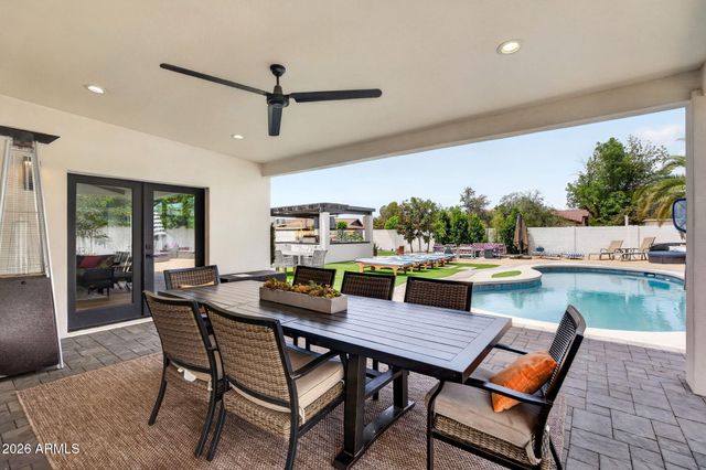 7222 W JOHN CABOT Road, Glendale, AZ 85308