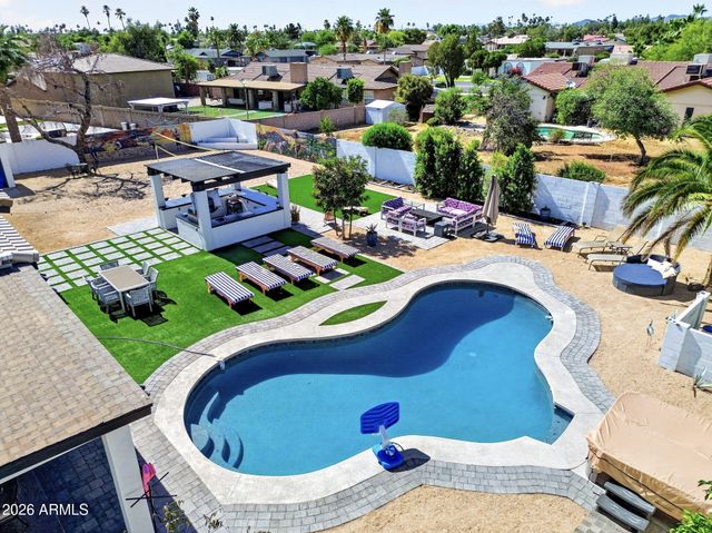 7222 W JOHN CABOT Road, Glendale, AZ 85308