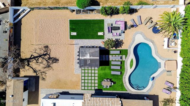 7222 W JOHN CABOT Road, Glendale, AZ 85308