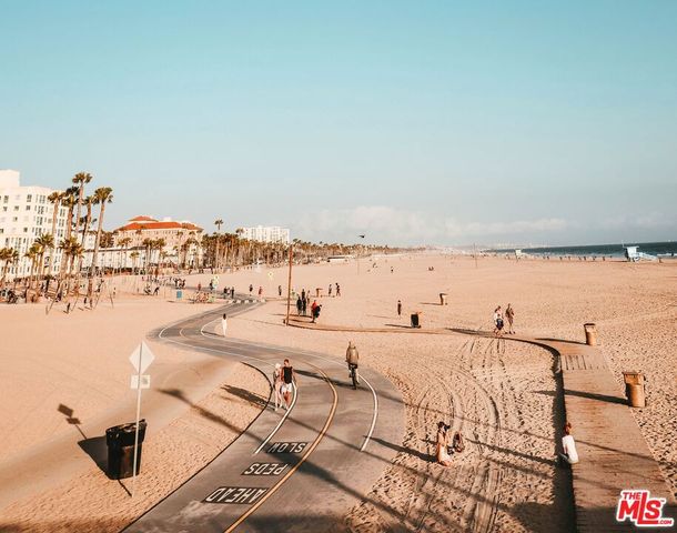 937 5th Street 8, Santa Monica, CA 90403