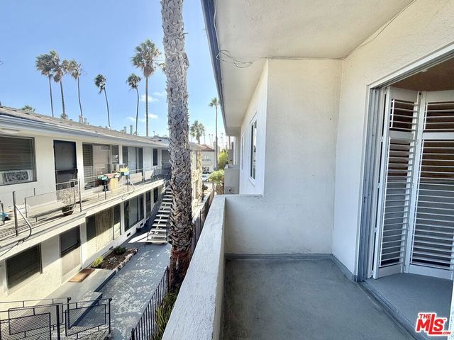 937 5th Street 8, Santa Monica, CA 90403