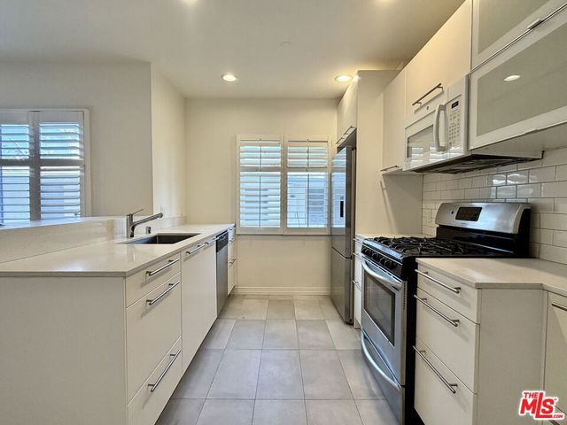 937 5th Street 8, Santa Monica, CA 90403