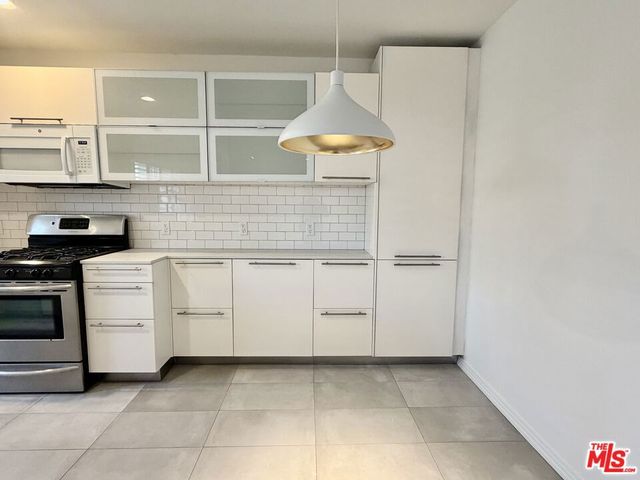 937 5th Street 8, Santa Monica, CA 90403