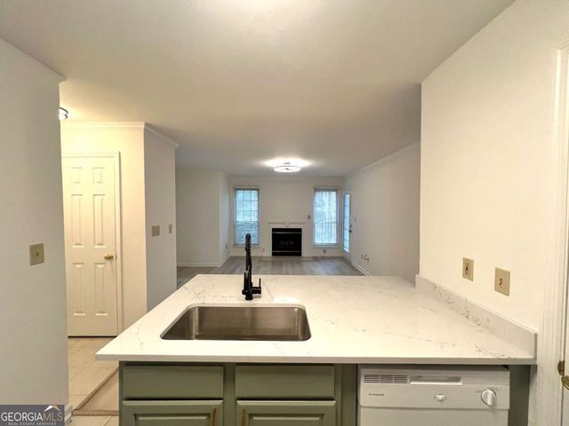 125 Granville Court, Atlanta, GA 30328