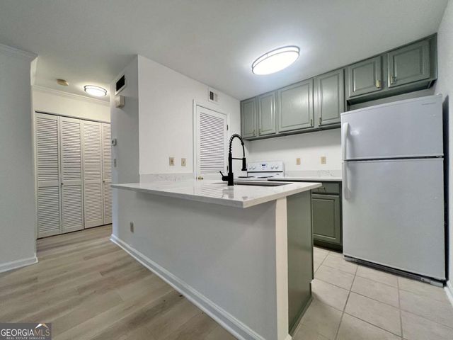 125 Granville Court, Atlanta, GA 30328