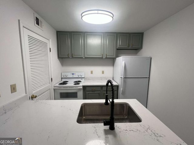 125 Granville Court, Atlanta, GA 30328