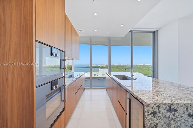 175 SE 25th Rd 1403, Miami, FL 33129