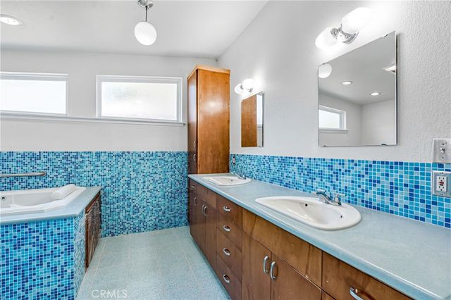 5694 N Winchester, Fresno, CA 93704