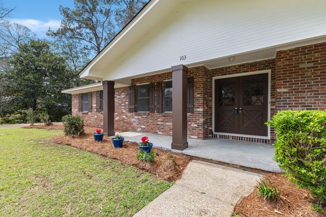 103 Ridgemont Ln., Petal, MS 39465