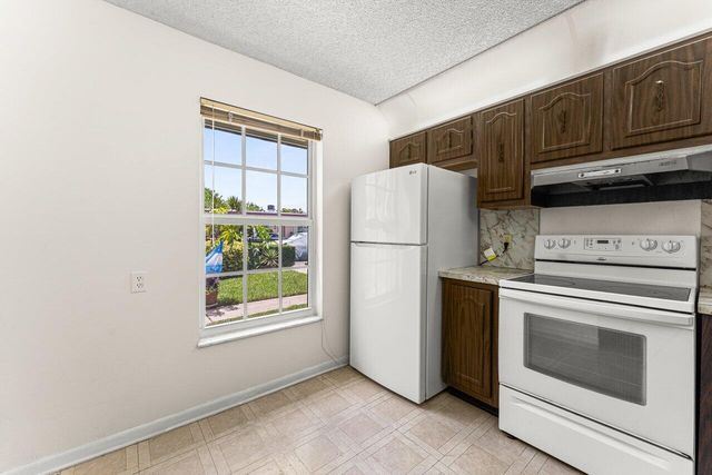 713 Nantucket Circle B, Lake Worth, FL 33467