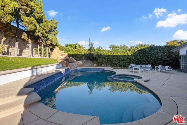 17011 Gledhill Street, Northridge, CA 91325