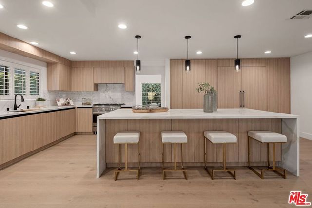 17011 Gledhill Street, Northridge, CA 91325