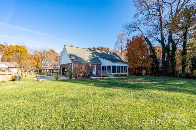 621 Peace Haven Road, Kannapolis, NC 28083