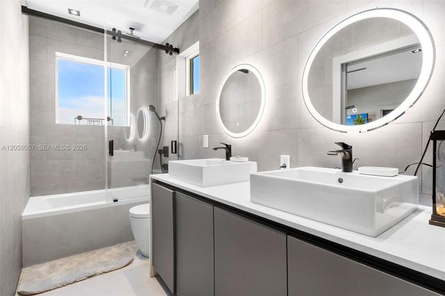 4027 194th Trl, Sunny Isles Beach, FL 33160