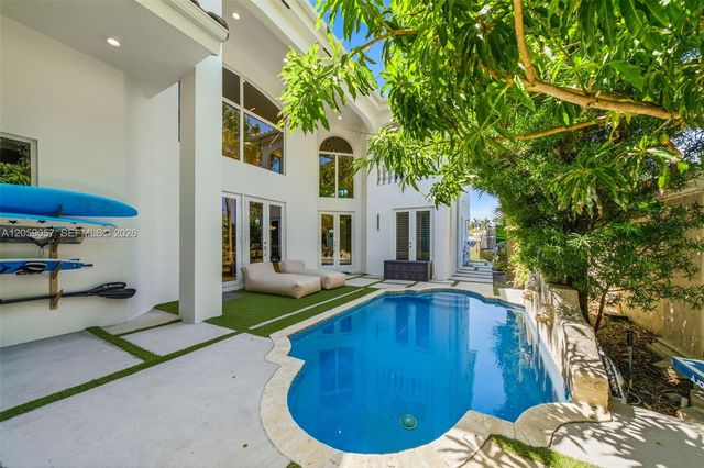4027 194th Trl, Sunny Isles Beach, FL 33160