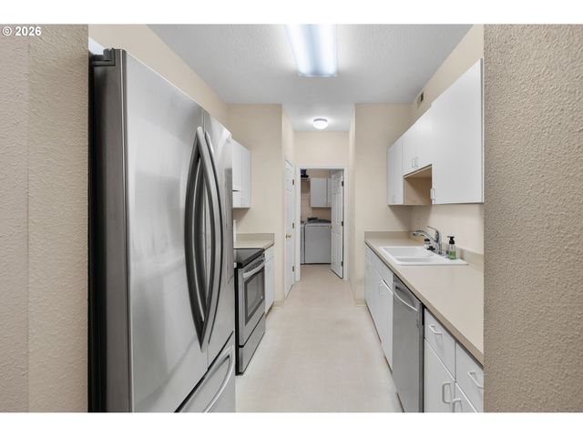 4320 S CORBETT Ave 211, Portland, OR 97239