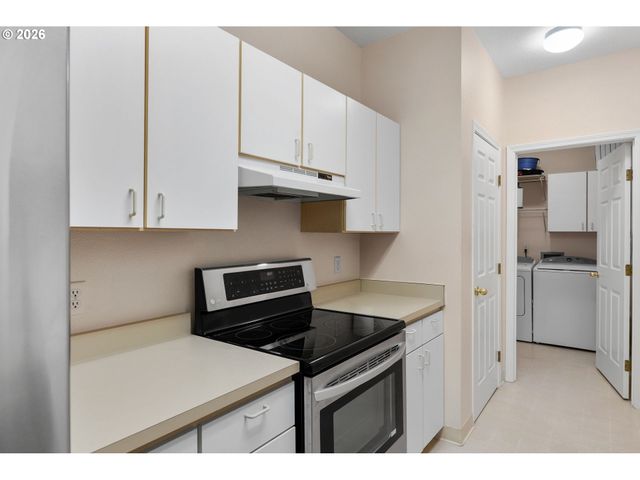 4320 S CORBETT Ave 211, Portland, OR 97239