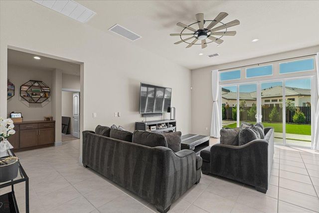 3715 N Berkeley Ave, Turlock, CA 95382