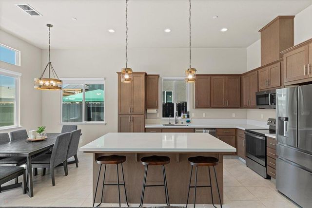 3715 N Berkeley Ave, Turlock, CA 95382