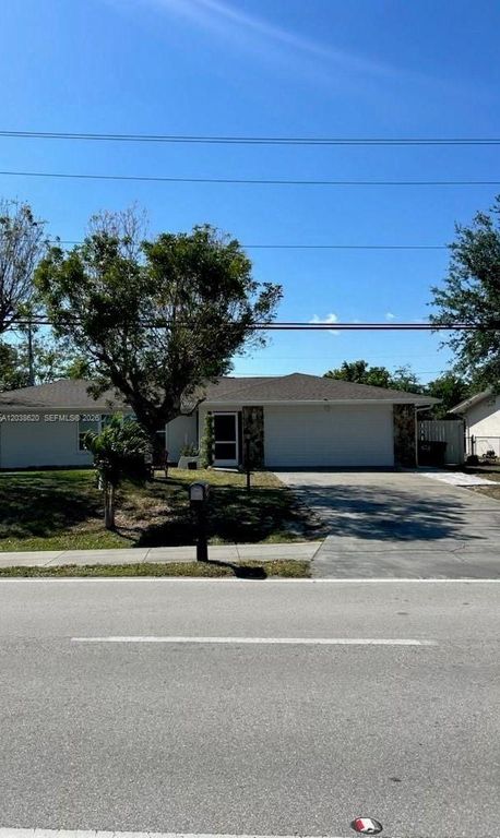 4020 Country Club 0, Cape Coral, FL 33904