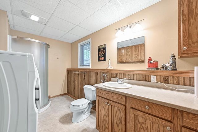 415 E Sunny Hill DRIVE, Elkhorn, WI 53121
