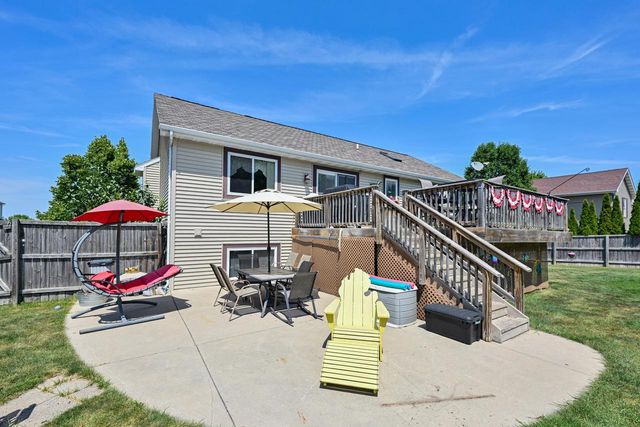 415 E Sunny Hill DRIVE, Elkhorn, WI 53121