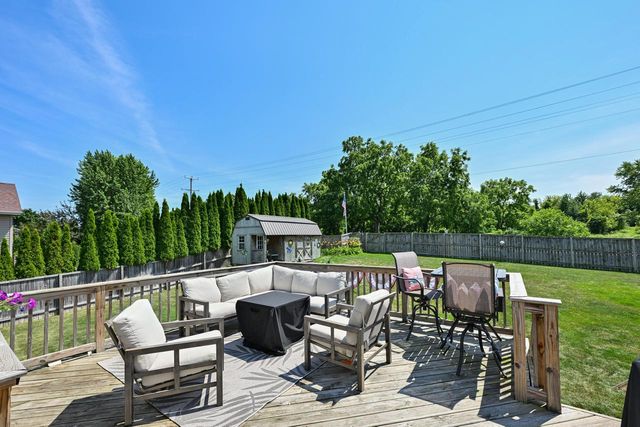 415 E Sunny Hill DRIVE, Elkhorn, WI 53121