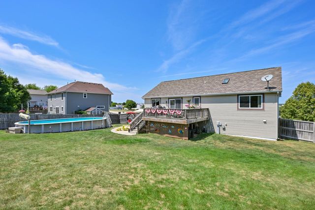 415 E Sunny Hill DRIVE, Elkhorn, WI 53121