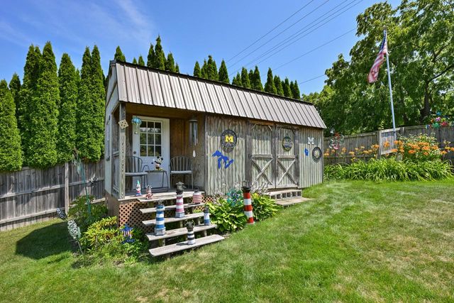 415 E Sunny Hill DRIVE, Elkhorn, WI 53121