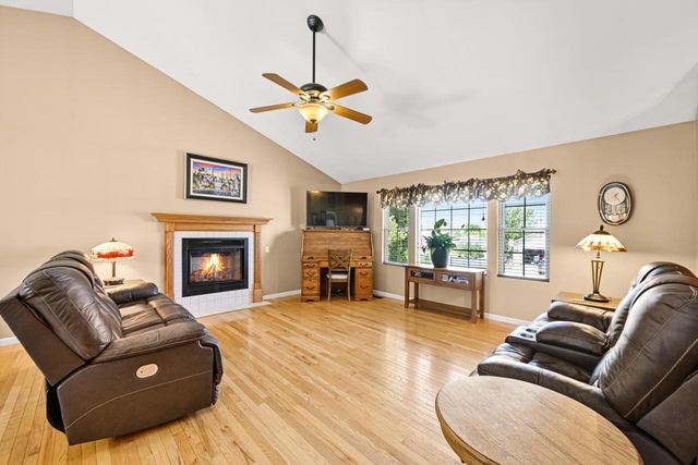 415 E Sunny Hill DRIVE, Elkhorn, WI 53121