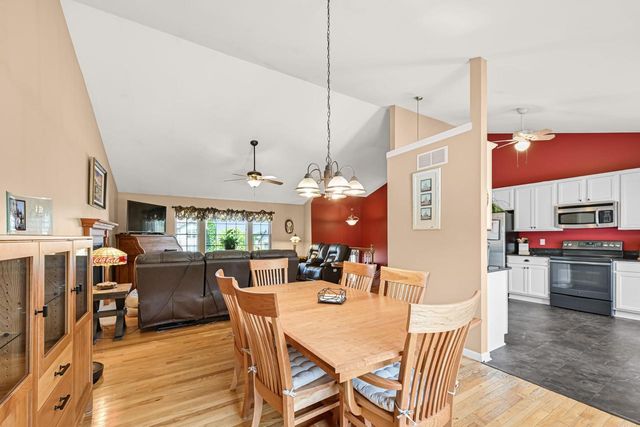 415 E Sunny Hill DRIVE, Elkhorn, WI 53121