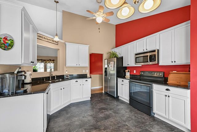 415 E Sunny Hill DRIVE, Elkhorn, WI 53121