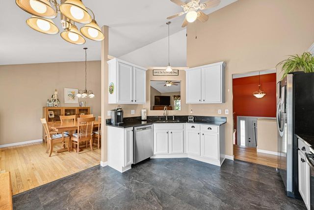 415 E Sunny Hill DRIVE, Elkhorn, WI 53121