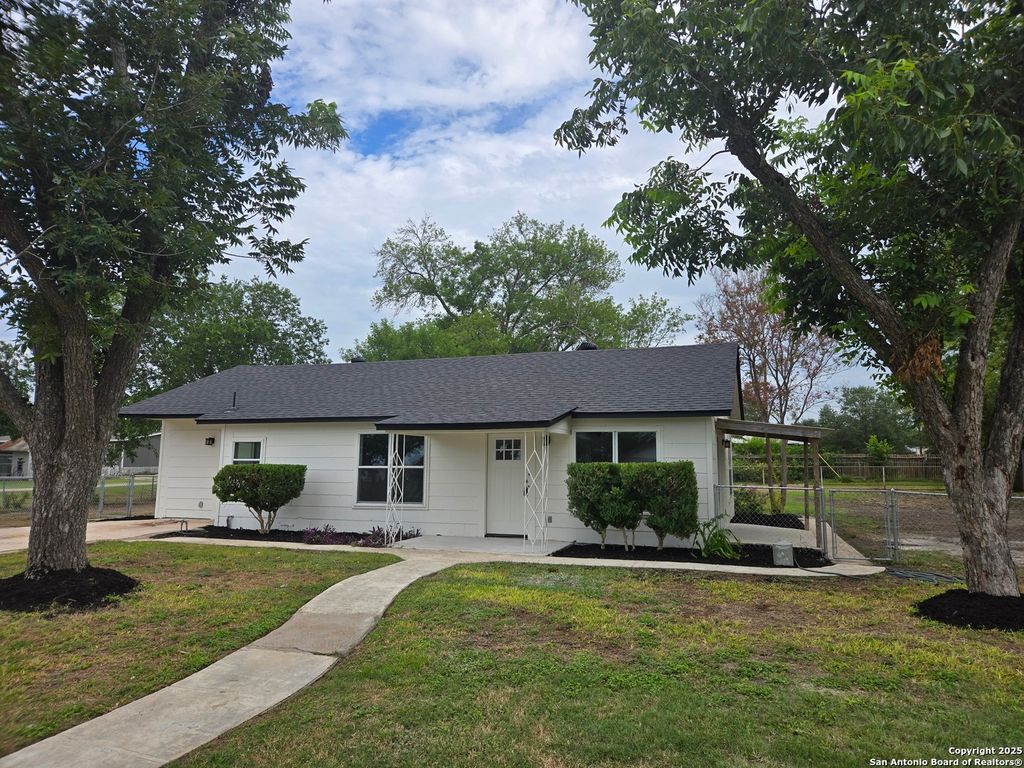 222 Klein, Marion, TX 78124