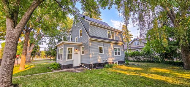 803 10th Street S, Moorhead, MN 56560