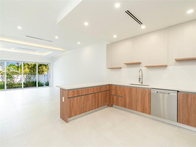 1421 SW 24th Court 3, Fort Lauderdale, FL 33315