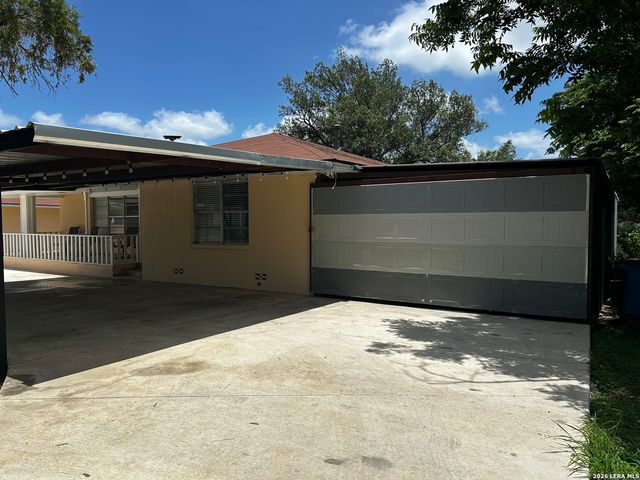 3660 Oma Dr, China Grove, TX 78263