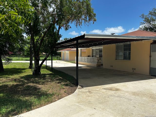 3660 Oma Dr, China Grove, TX 78263