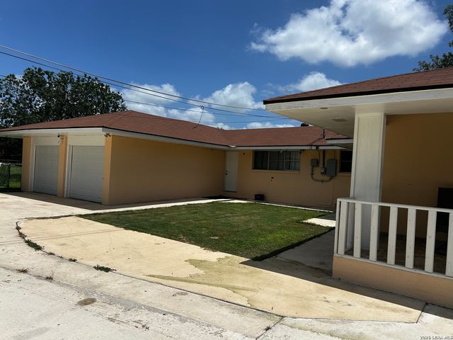 3660 Oma Dr, China Grove, TX 78263
