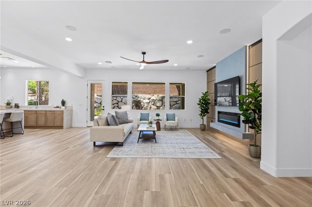 65 Twilight Rose Street, Las Vegas, NV 89138