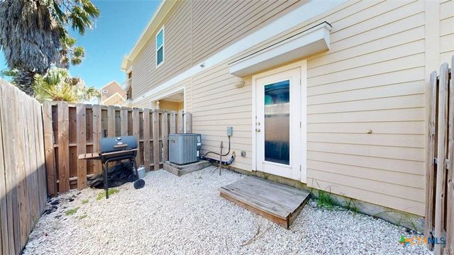 1813 S 11th Street 106, Port Aransas, TX 78373